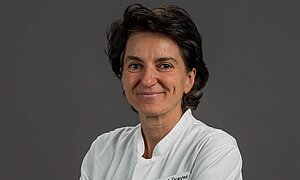 Prof. Dr. med. Nurcan Üçeyler MHBA. Foto: David Williams Portraitfoto Prof. Dr. med. Nurcan Üçeyler MHBA