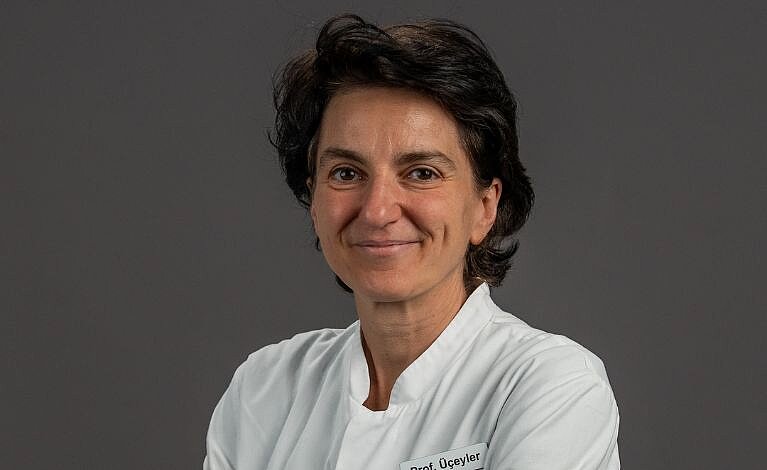 Prof. Dr. med. Nurcan Üçeyler MHBA. Foto: David Williams Portraitfoto Prof. Dr. med. Nurcan Üçeyler MHBA