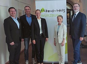Gruppenfoto, Prof. Dr. Romanos (Mitglied Vorstand), Gunther Kunze (Jugendamt Stadt Würzburg), Eva von Vietinghoff-Scheel (Sozialreferentin Stadt Würzburg), Åsa Petersson (Vereinsvorsitzende), Michael Schumacher (Jugendamt Landkreis Würzburg) 
