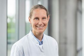 Foto zeigt Frau Professor Dr. Hölscher-Doht