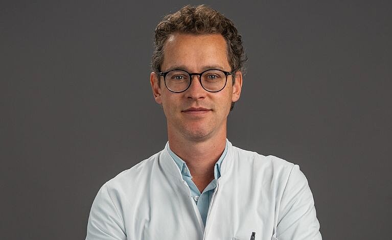 PD Dr. med. Maximilian Bellut. Foto: David Williams Portraitfoto PD Dr. med. Maximilian Bellut