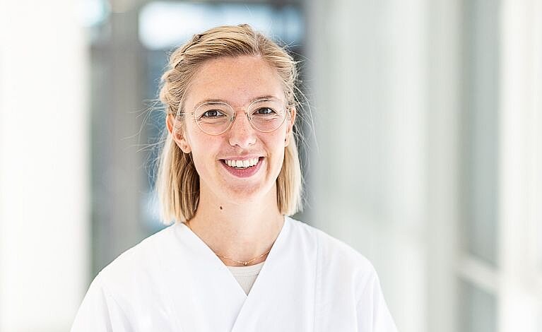 Portraitfoto von Barbara Pöhls