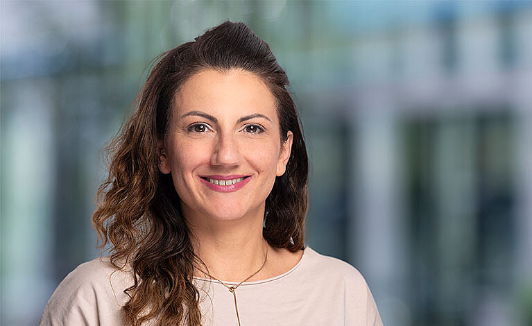 Portraitfoto von Jasmin Schuster