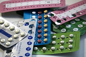 Verschiedene Blisterpackungen von Antibabypillen