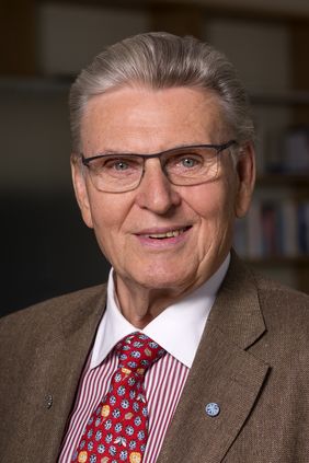 Foto zeigt Senator e. h. Dr. Kurt Eckernkamp