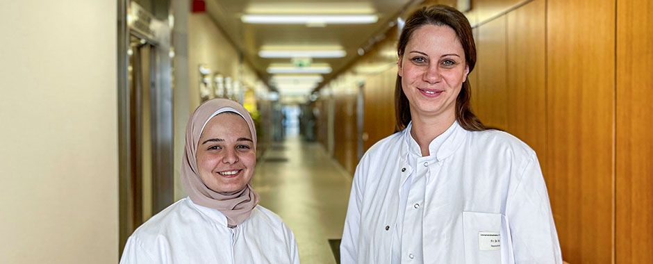 Portraitfoto von Marah Alsalkini und Dr. Vera Nickl