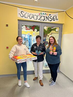 Auf den drei onkologischen Stationen der Universitäts-Kinderklinik wurde Pizza verteilt.