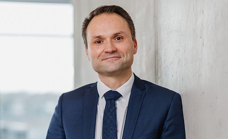 Portraitfoto von Matthias Uhlmann