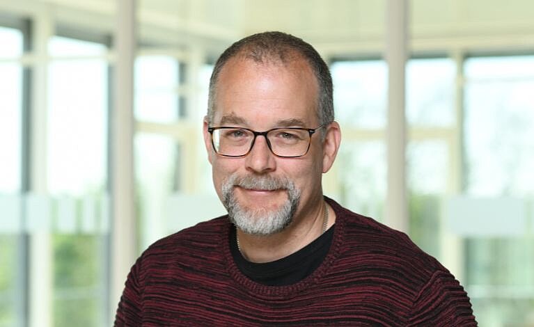 Portraitfoto von Dr. rer. nat. Michael Kohlhaas, PhD