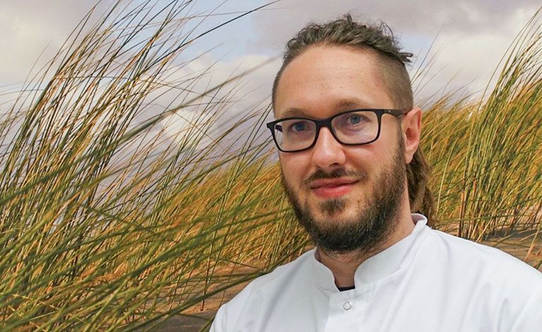 Portraitfoto von Jonas Ringholz