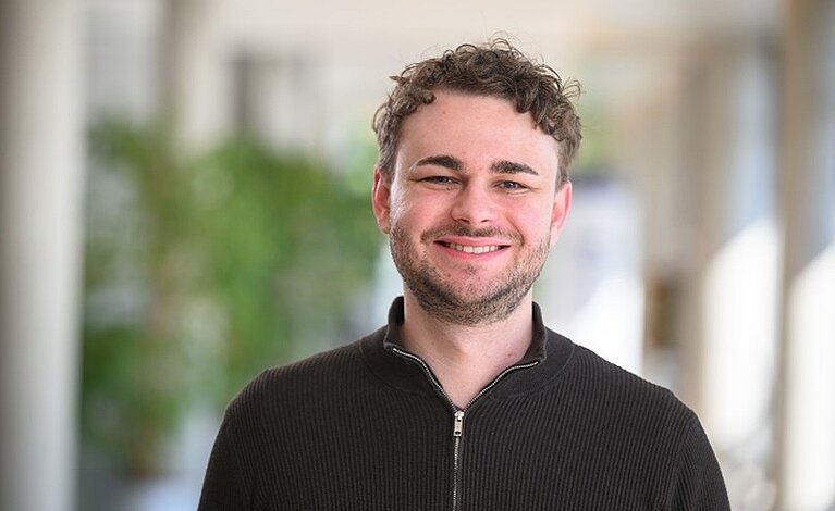 Portraitfoto von Dominik Benchert