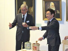 Die Dekane Matthias Frosch und Isao Shimokawa