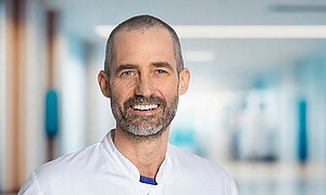 Portraitfoto von Dr. med. Florian Jakob