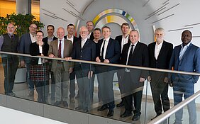 Prof. Dr. Christoph Reiners, umgeben von den Referierenden seines Geburtstagssymposiums. 