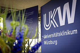 Den Mitarbeitenden des UKW wurde das neue Logo bereits am 17. Juli beim jährlichen Sommerfest vorab präsentiert. Foto: UKW / Thomas Berberich