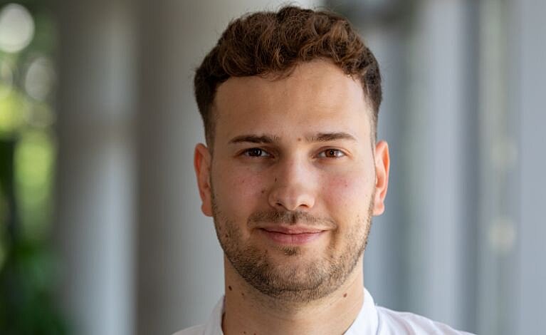Portraitfoto von Valentin Wettstein