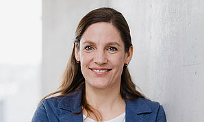 Porträtfoto von Saskia Schuster
