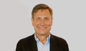 Portraitfoto von Prof. Dr. med. Klaus-Peter Lesch