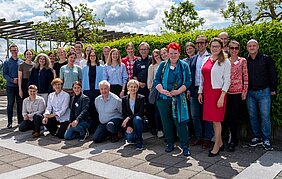 Gruppenbild Teilnehmende und Dozierende