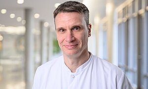 Portraitfoto von Dr. Nils Pollak