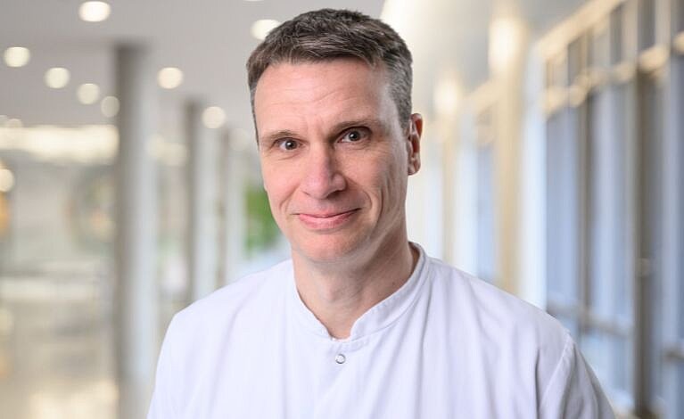 Portraitfoto von Dr. Nils Pollak