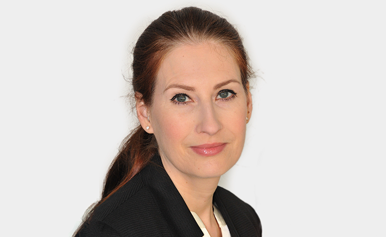 PD Dr. med. Dr. rer. nat. Elena Gerhard-Hartmann Portraitfoto von PD Dr. med. Dr. rer. nat. Elena Gerhard-Hartmann