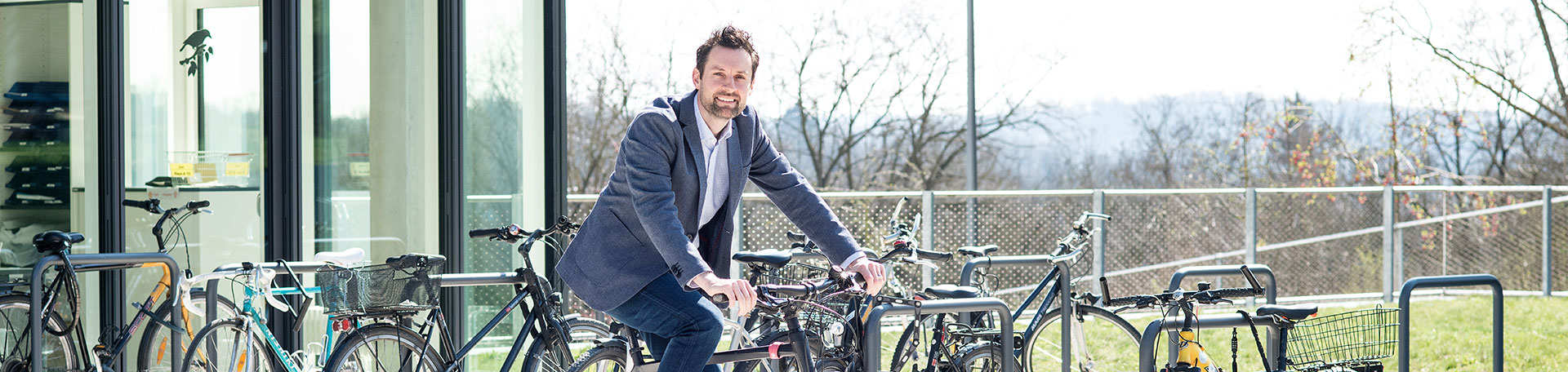 Foto von Prof. Dr. Christoph Maack auf dem Rad