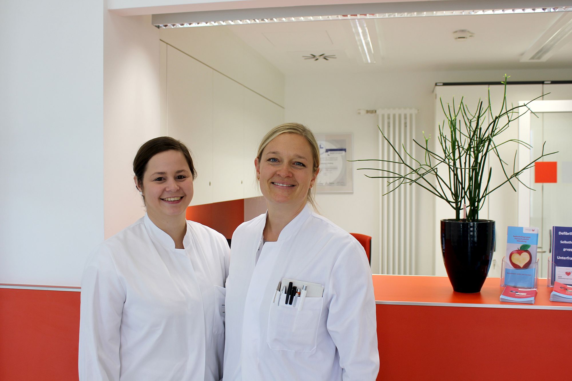 Sandra Ihne aus der Hämatologie der Medizinischen Klinik und Poliklinik II sowie Caroline Morbach aus dem Deutschen Zentrum für Herzinsuffizienz