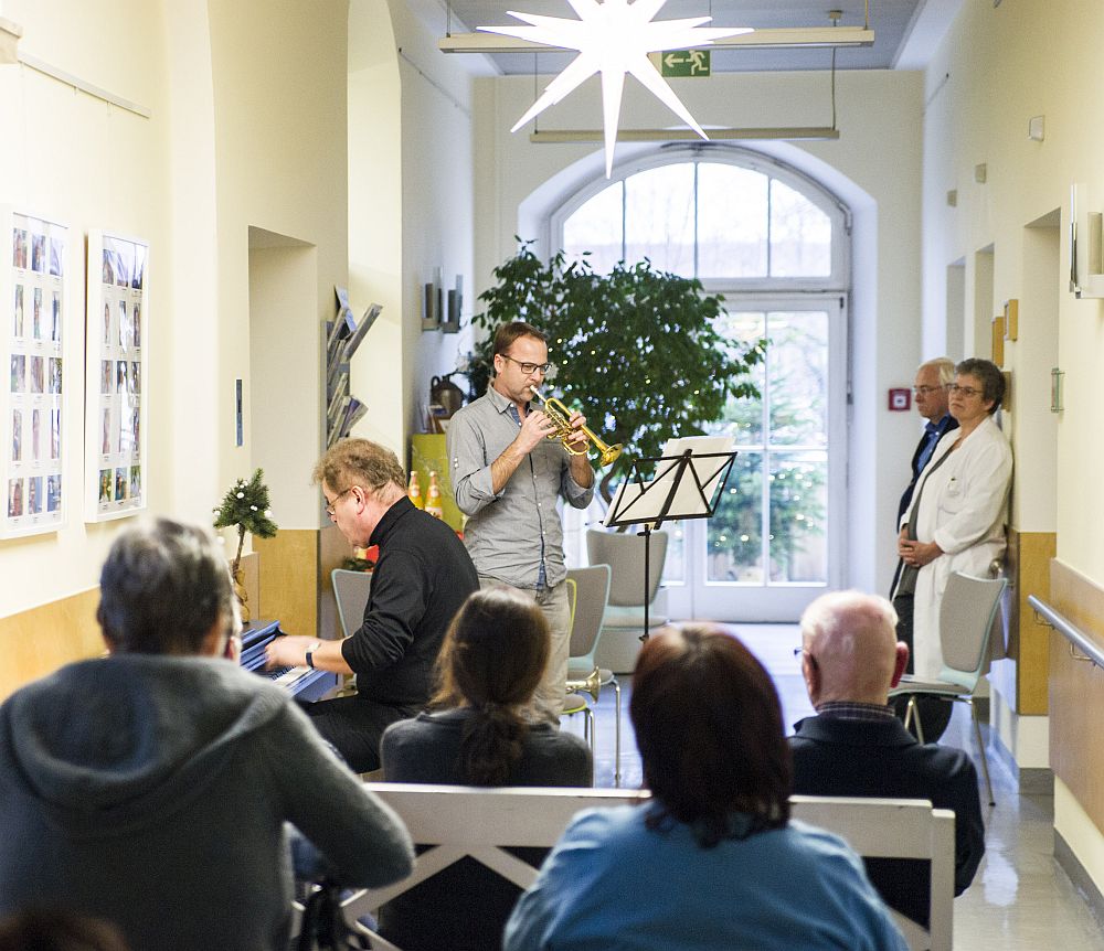 Weihnachtliche Musik auf der Palliativstation