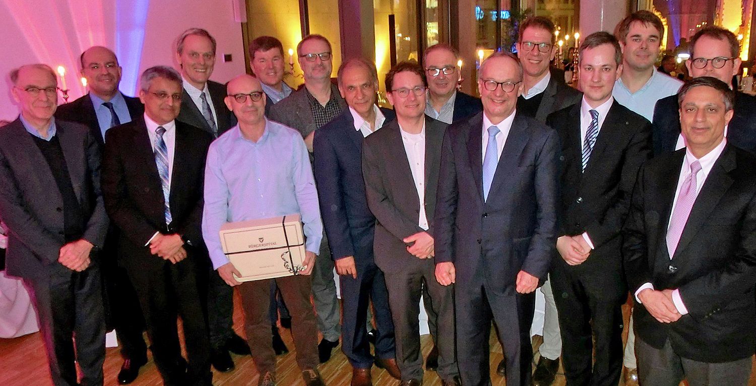 Prof. Dr. Hermann Einsele mit einem Teil der 30 Referenten des 4. Würzburger Myelom-Workshops