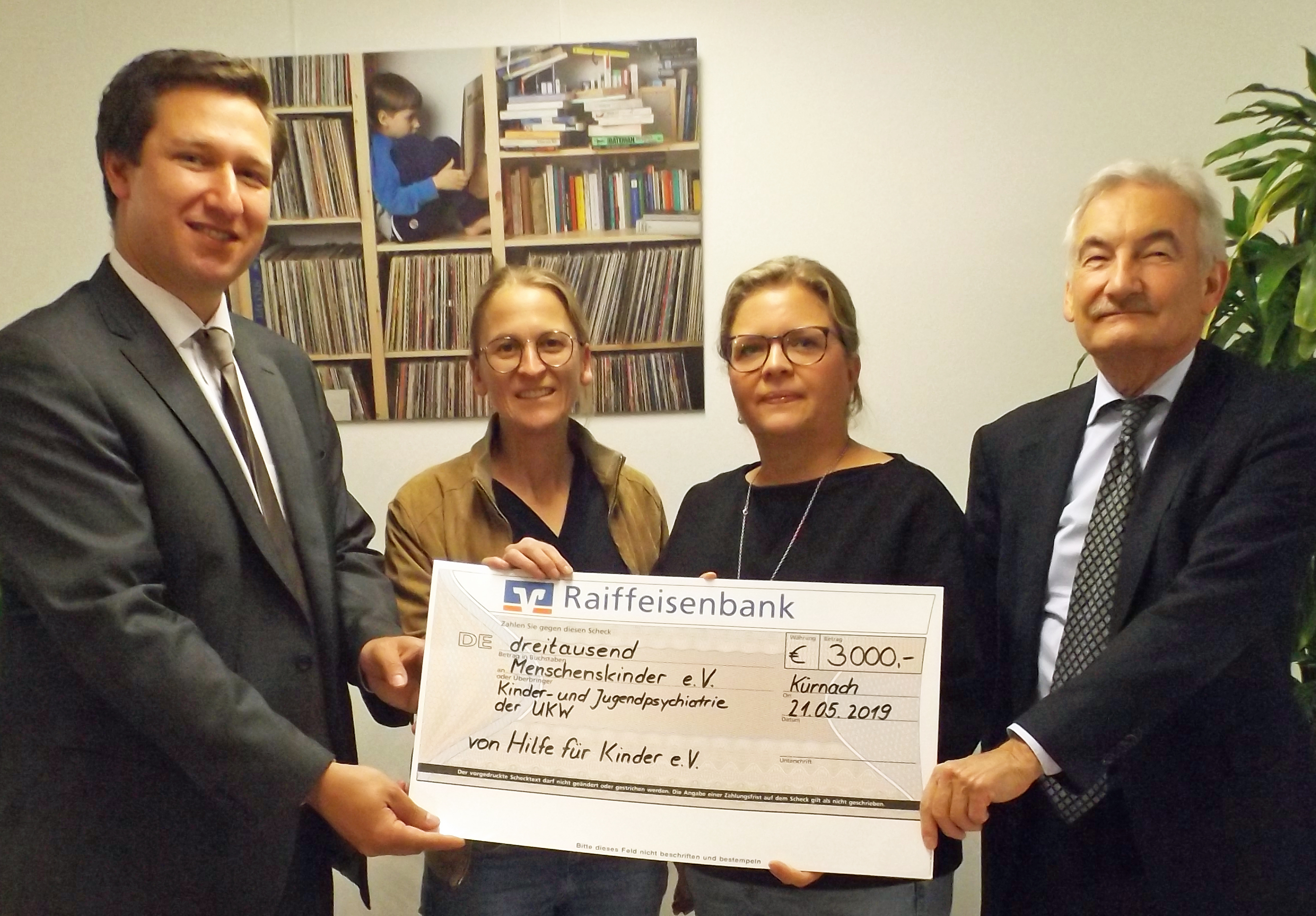 Prof. Romanos, Eva Hümpfner, Julia Hofmann und Prof. Ertl
