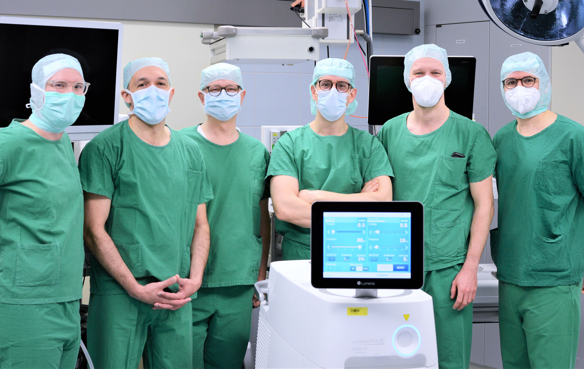 Foto zeigt Spezialisten für die minimalinvasive Behandlung an der Urologischen Klinik des UKW. 