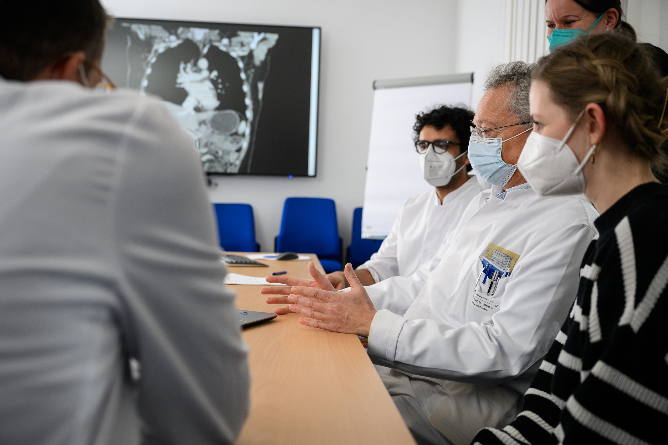 Beim Molekularen Tumorboard besprechen jeden Montagnachmittag im Comprehense Cancer Center Mainfranken Fachleute aus verschiedenen Disziplinen einzelne Fälle.