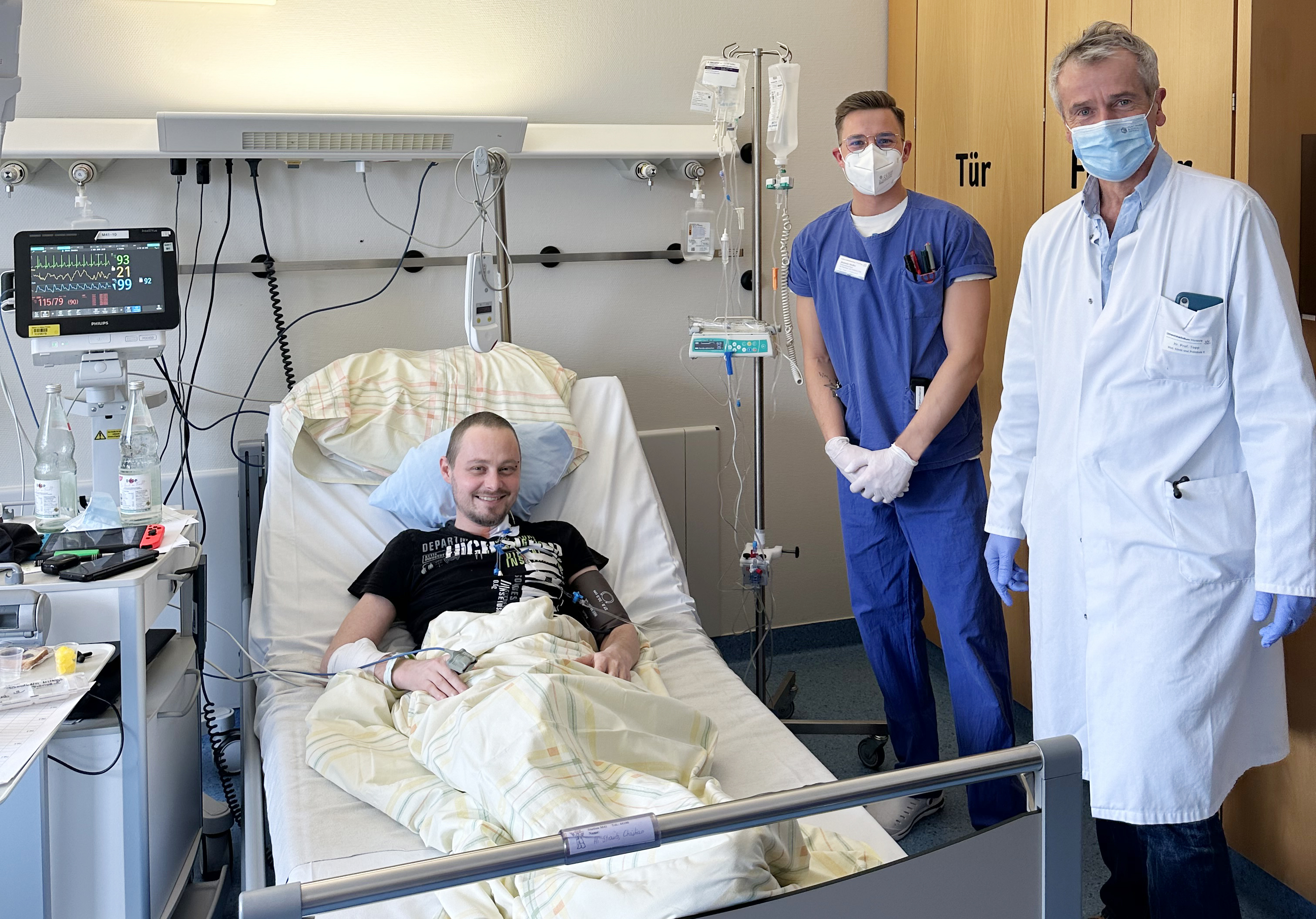 Der Patient Christian Straub erhält auf der Station M41 eine Infusion mit gentechnisch veränderten Abwehrzellen. 