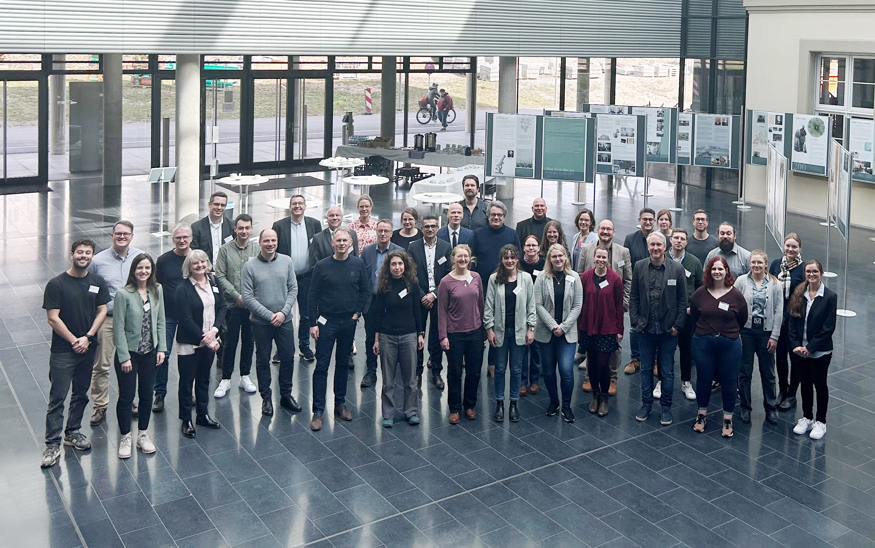 Gruppenbild der Projektbeteiligten im Rudolf-Virchow-Zentrum in Würzburg