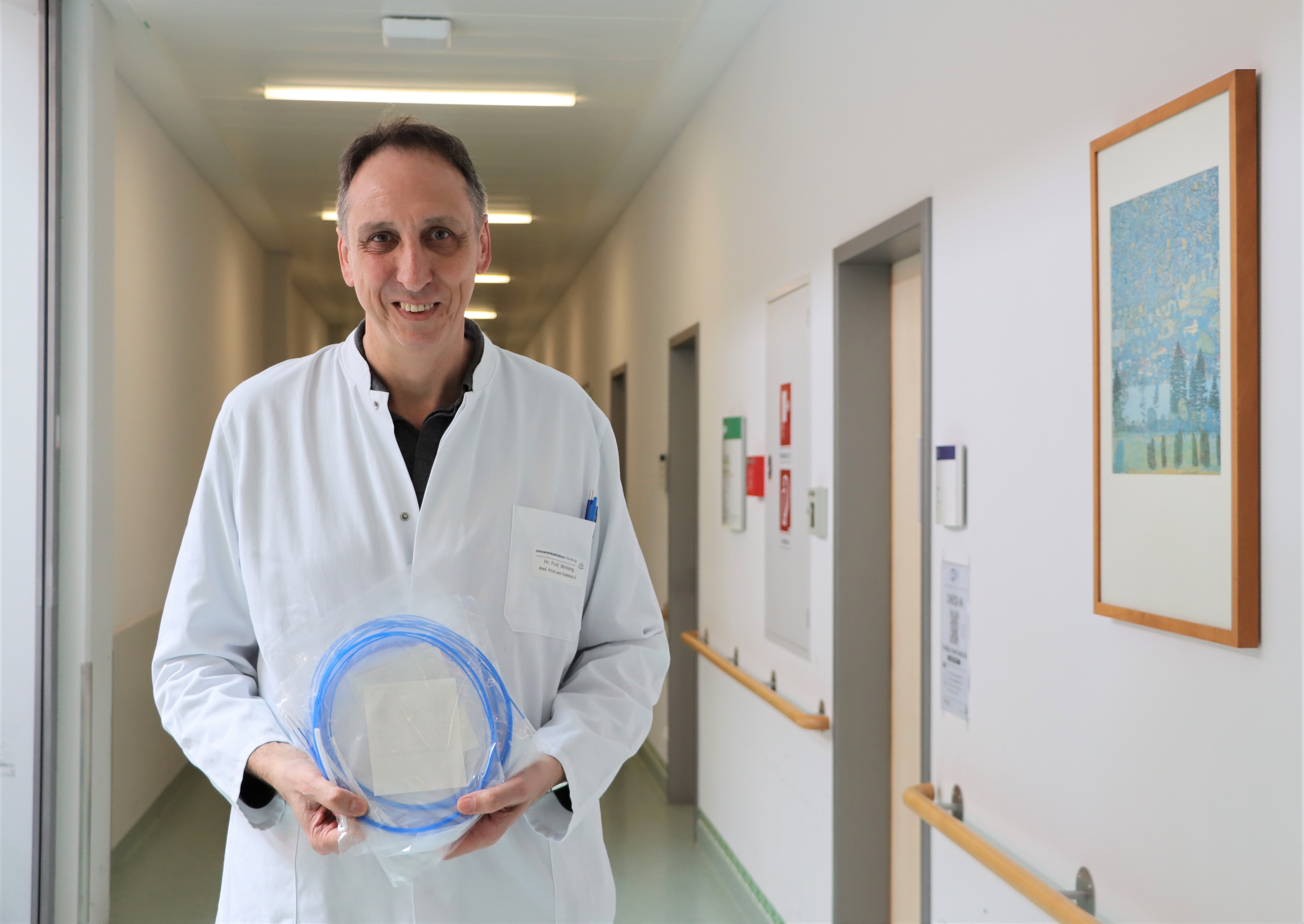 Prof. Dr. Alexander Meining und sein Team haben auch auf die Verbrauchsgüter, z.B. Schlingen, geschaut, um den CO2-Fußabdruck in der UKW-Endoskopie zu ermitteln. 
