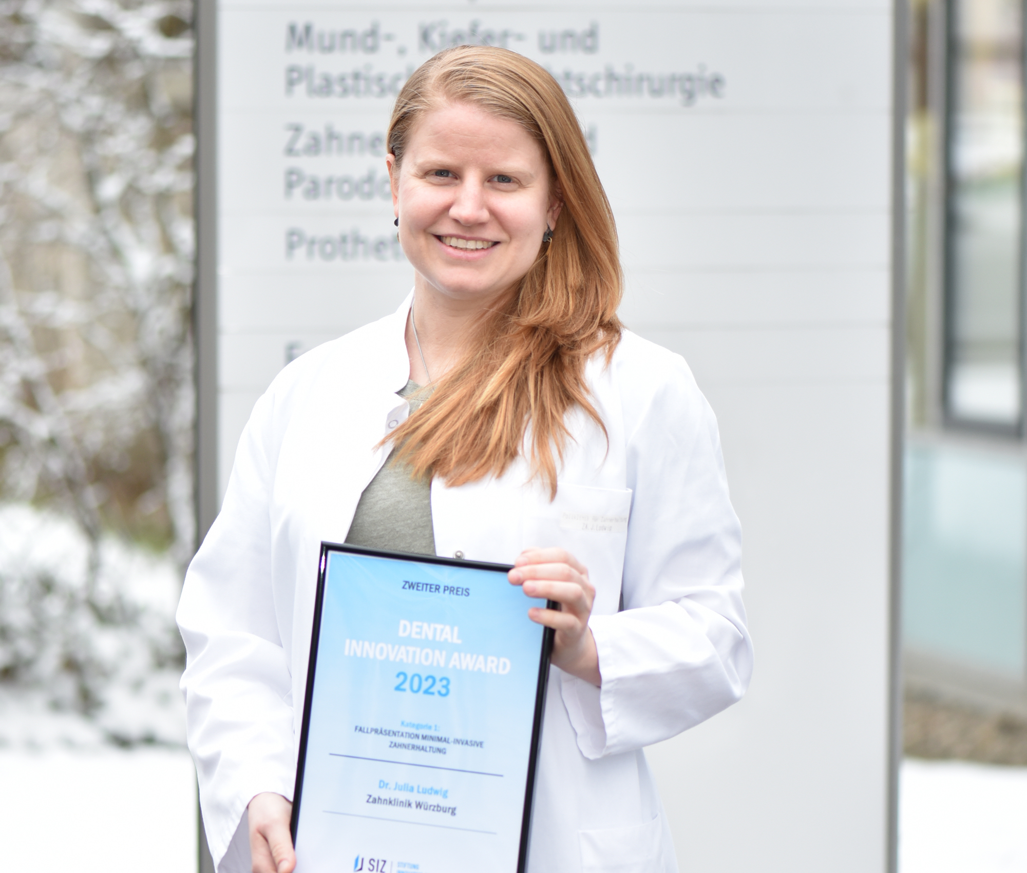 Dr. Julia Ludwig freut sich über den zweiten Platz beim Dental Innovation Award. 