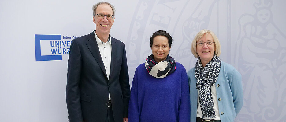 Cynthia Sharma, Caroline Kisker und Universitätspräsident Paul Pauli