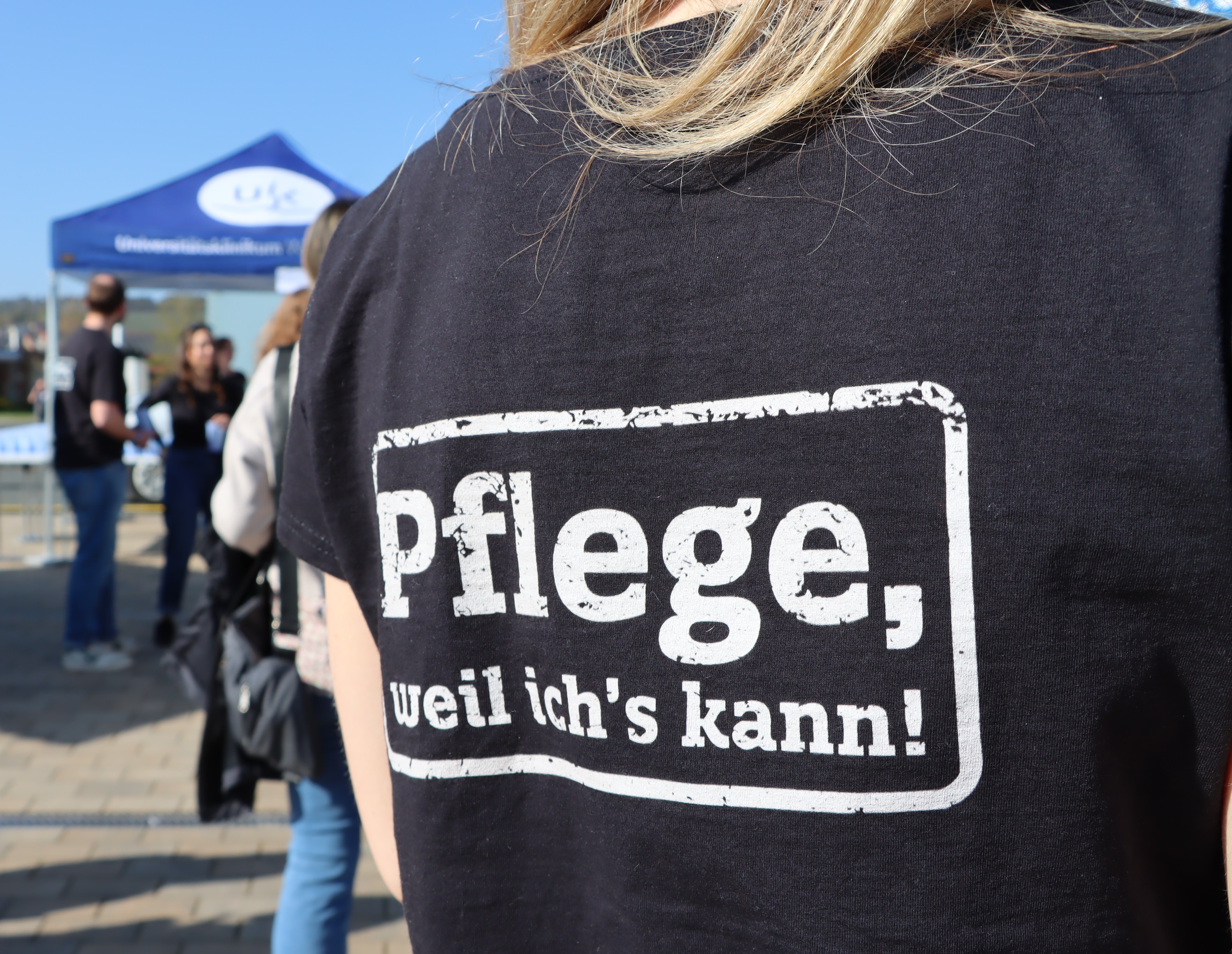 Neben den Image-Motiven gibt es auch die passenden T-Shirts zur Kampagne. Der Titel entstand in gemeinsamen Workshops.