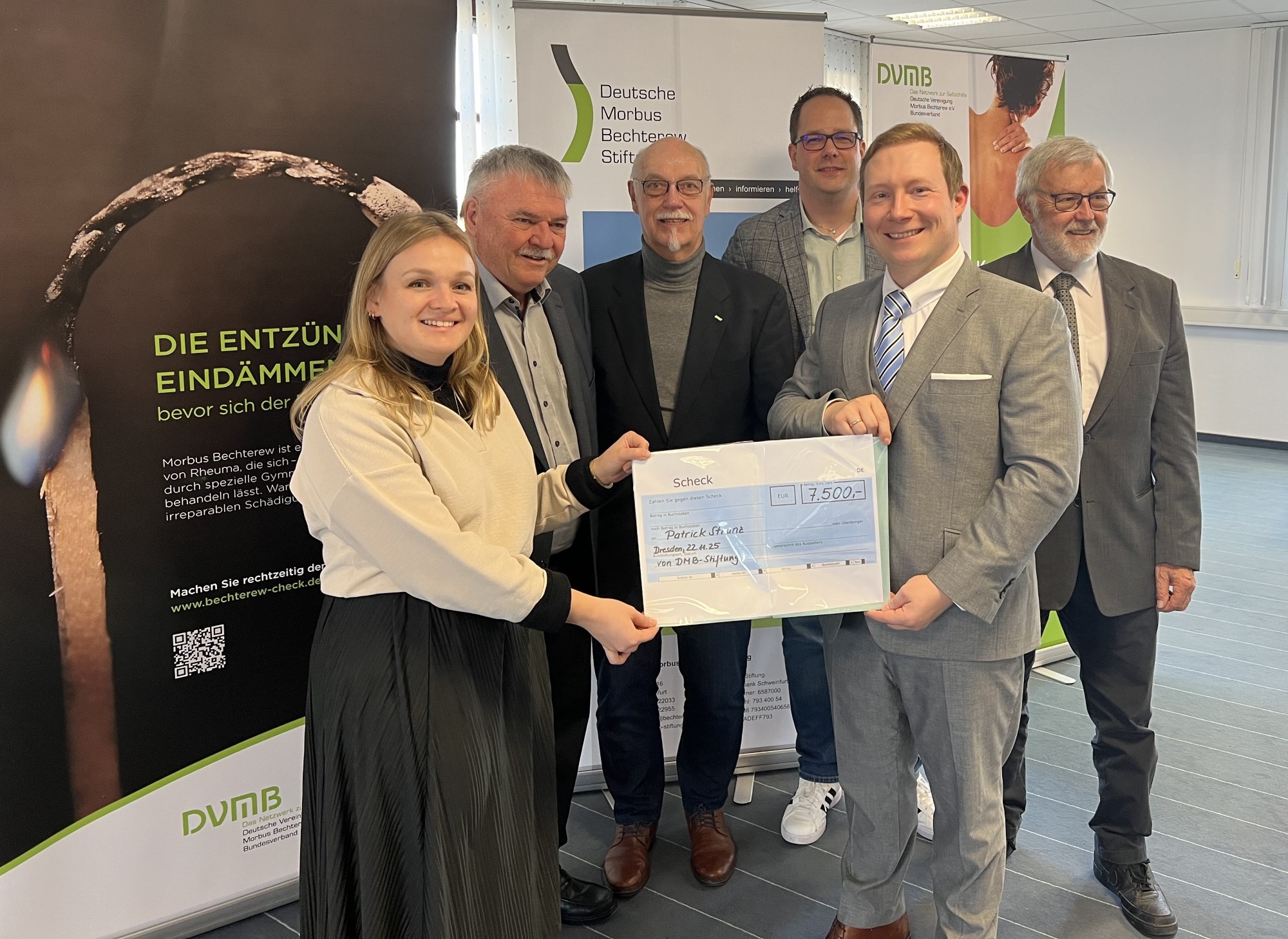 Gruppenbild mit Preisträger, Stifterin des Preises und Vorstandsmitglieder der DMB-Stiftung