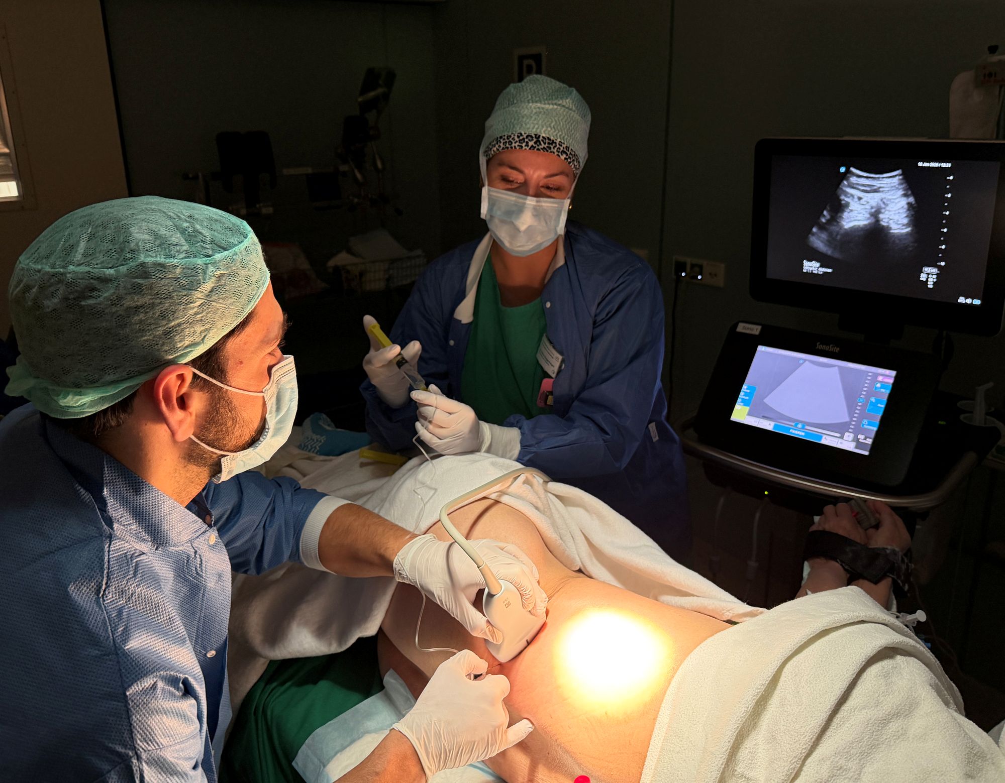 Fast-Track-Konzept bei Nieren-Operationen wird mittels Ultraschall der sogenannte Quadratus-Lumborum-Block durchgeführt.