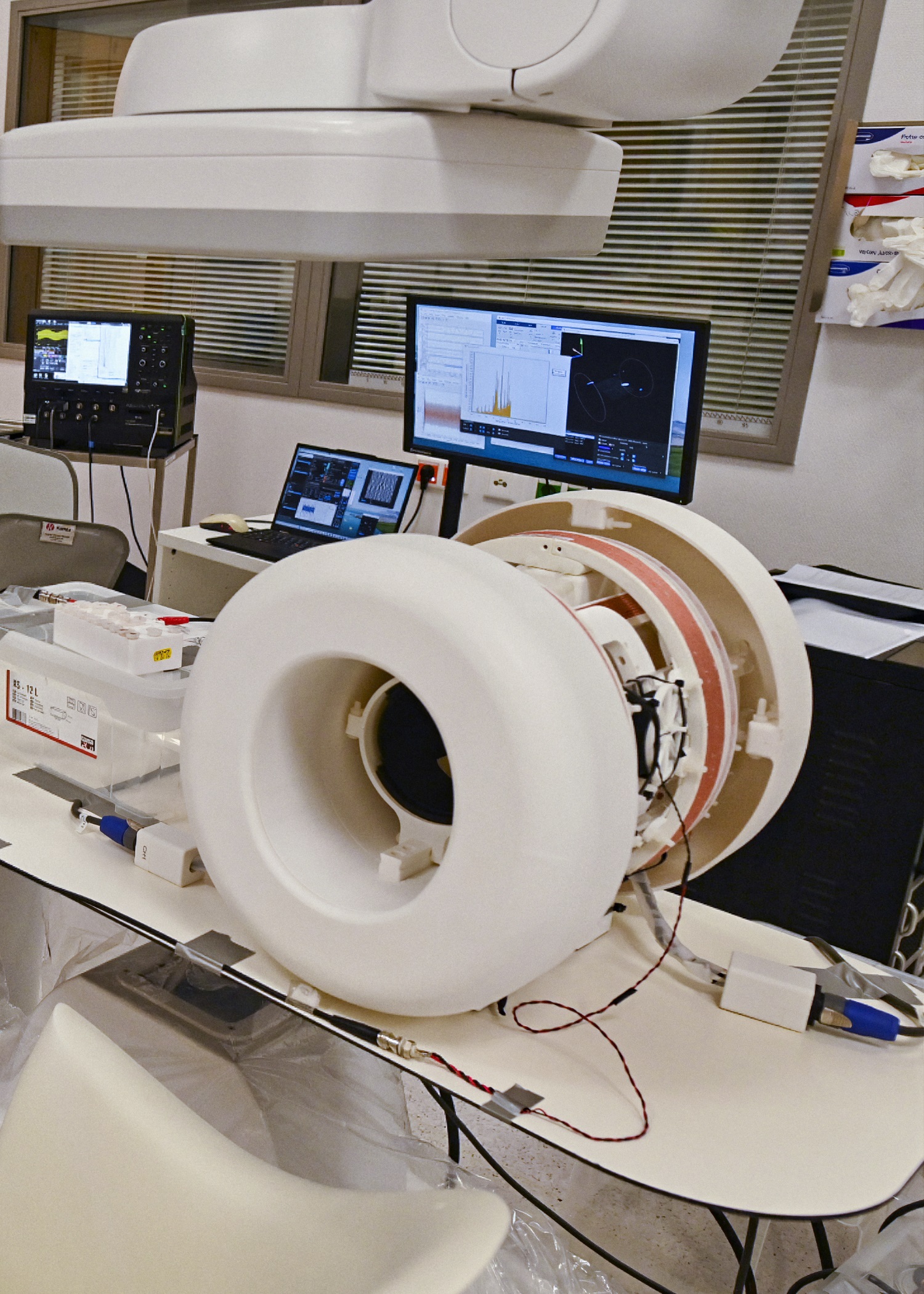 MPI-Scanner im Angiographielabor 