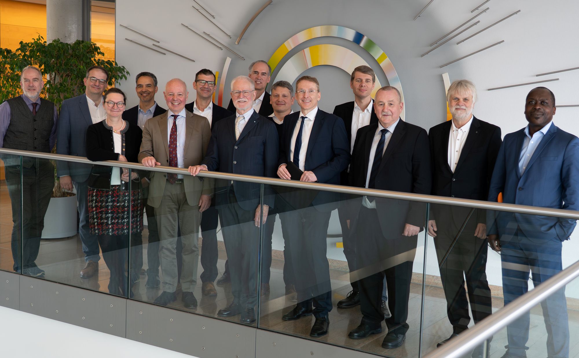 Prof. Dr. Christoph Reiners, umgeben von den Referierenden seines Geburtstagssymposiums. 