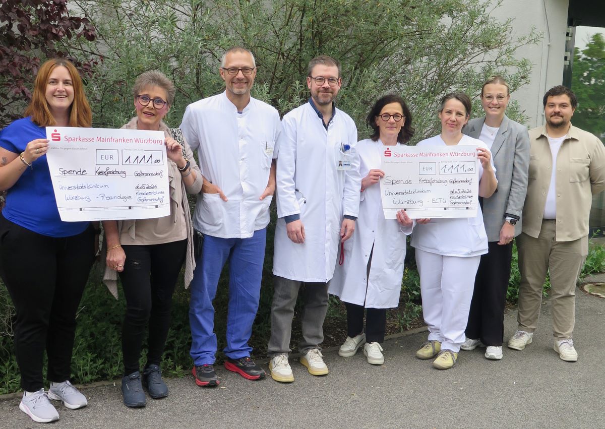 Spendenscheck, Vertreter Faschingsverein und Uniklinik