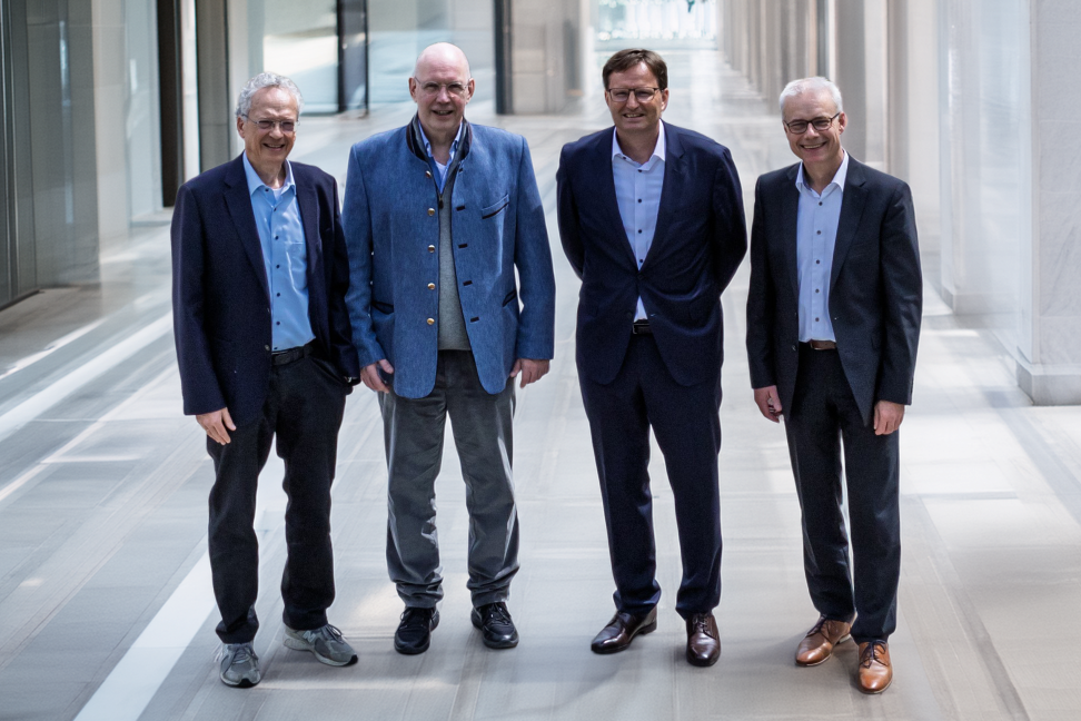 Das geschäftsführende Direktorium der CCC Allianz WERA (v. l.): Prof. Dr. Ralf Bargou (Würzburg), Prof. Dr. Matthias W. Beckmann (Erlangen), Prof. Dr. Tobias Pukrop (Regensburg) und Prof. Dr. Martin Trepel (Augsburg). Foto:  Valerio Agolino/UKR
