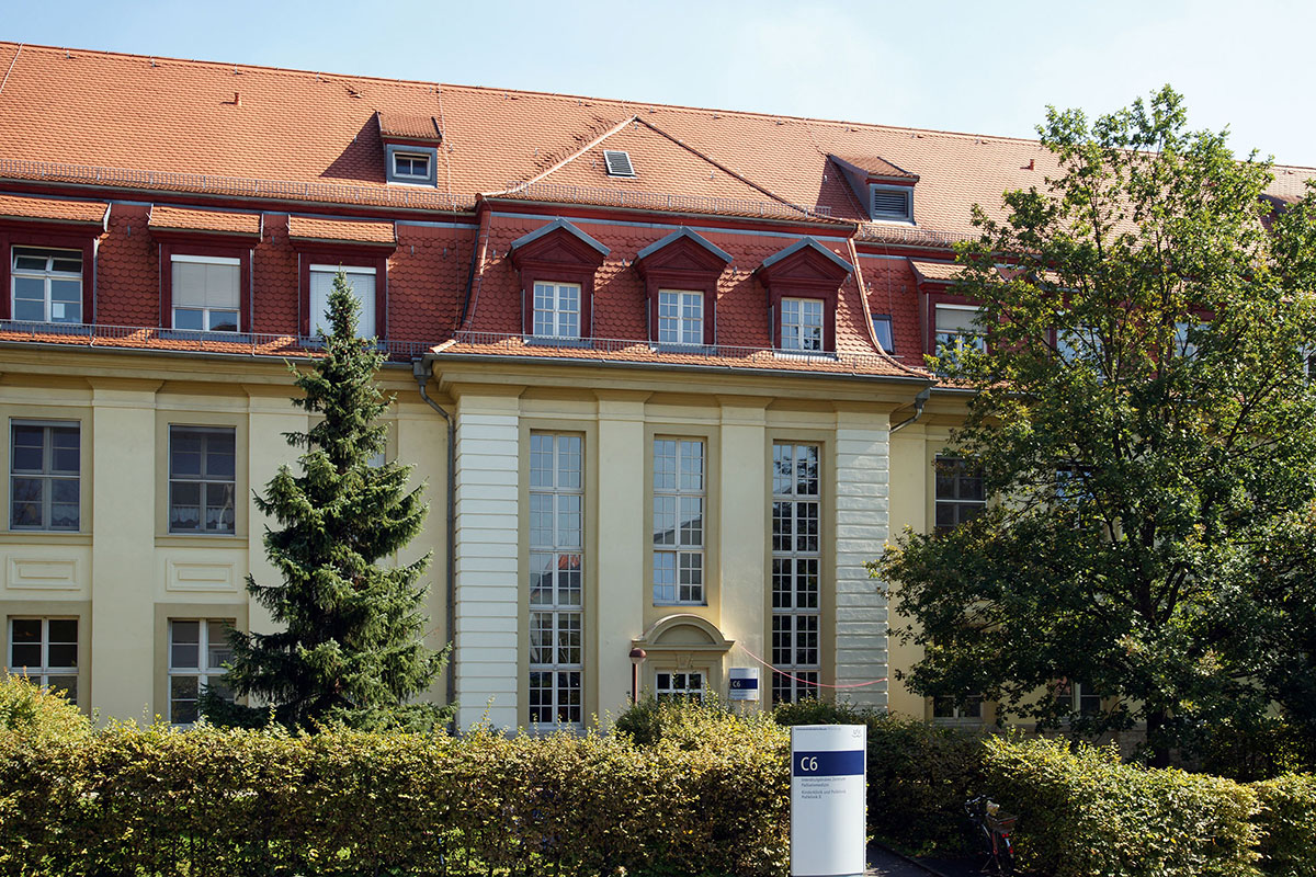 Fassade des Altbaus der Universitäts-Kinderklinik